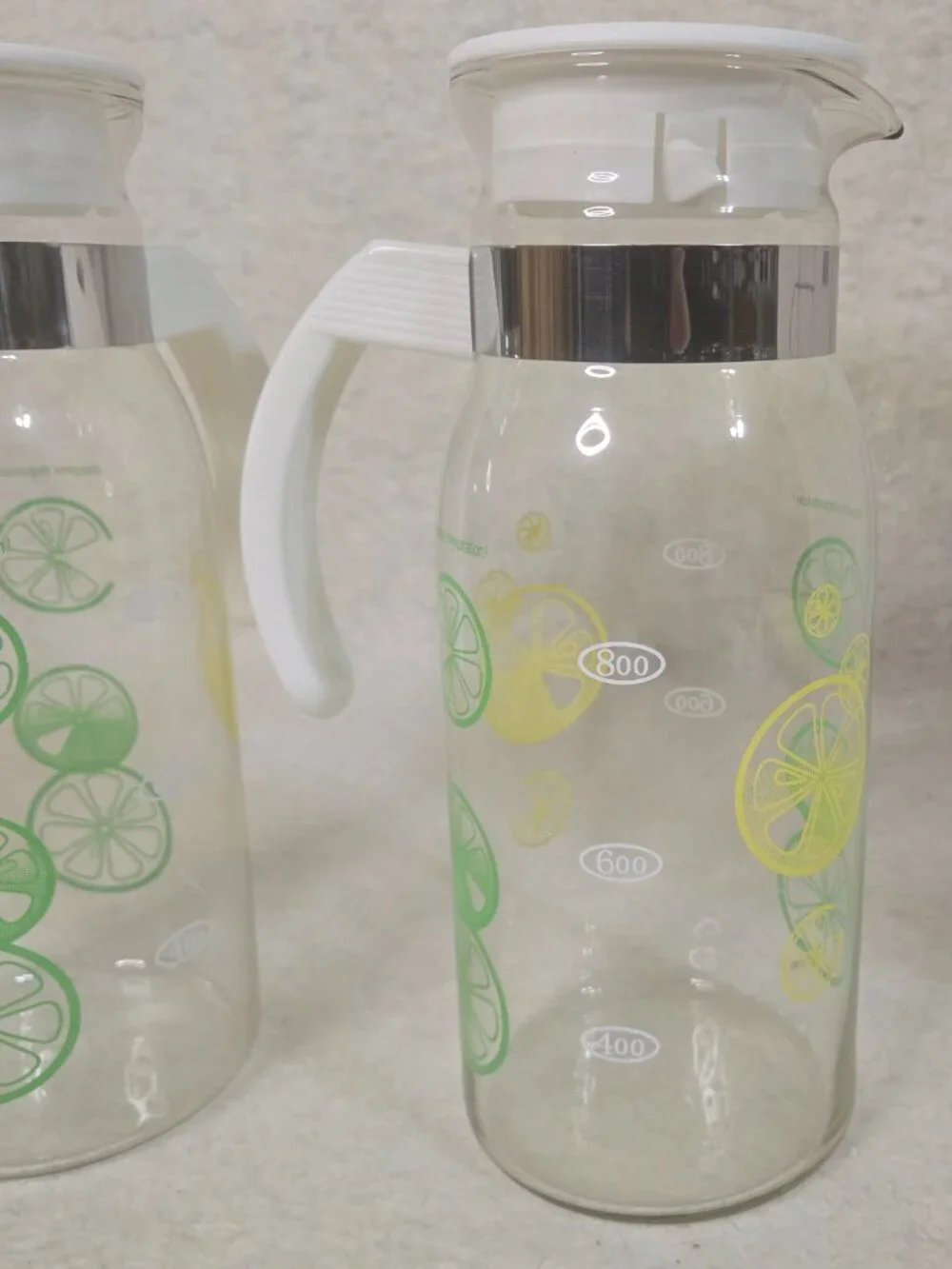 Vintage 1 Quart Glass Refrigerator Pitchers w/ Lids & Handles Set of 2 Citrus